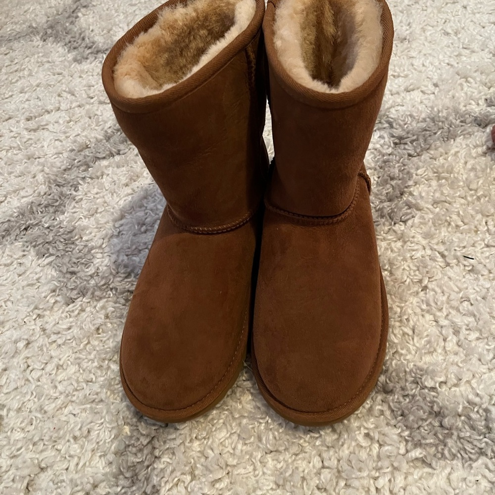Classic Uggs kids 6/ women’s 8